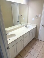 9721 Copper Creek Dr in Austin, TX - Building Photo