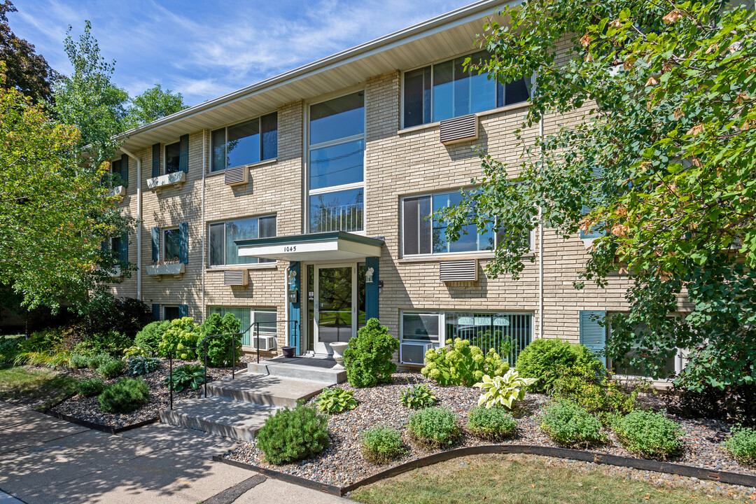 Highland Terrace Apartments in St. Paul, MN - Building Photo