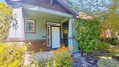 1428 SE Kobus Way in Hillsboro, OR - Building Photo - Building Photo