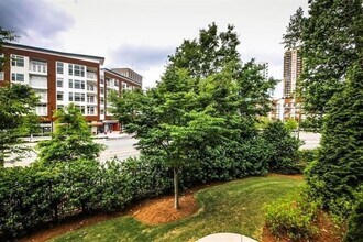 1004 E Paces Chase in Atlanta, GA - Building Photo - Building Photo