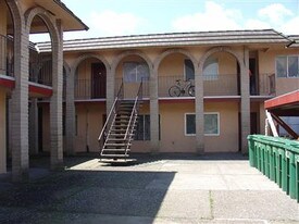 679 S Freeway Dr in Napa, CA - Building Photo