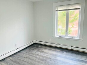 15 Ellsworth St, Unit 2 in Somerville, MA - Foto de edificio - Building Photo
