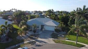 6612 Black Fin Way in Apollo Beach, FL - Building Photo