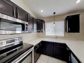 2649 W 2175 S in Syracuse, UT - Foto de edificio - Building Photo