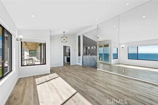 29712 Zuma Bay Way in Malibu, CA - Building Photo