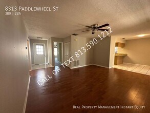 8313 Paddlewheel St in Tampa, FL - Building Photo - Building Photo