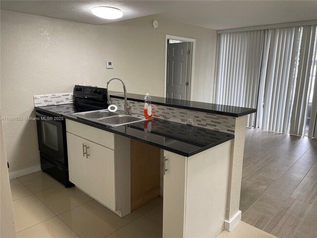 6620 Miami Lakes Dr in Miami Lakes, FL - Foto de edificio - Building Photo
