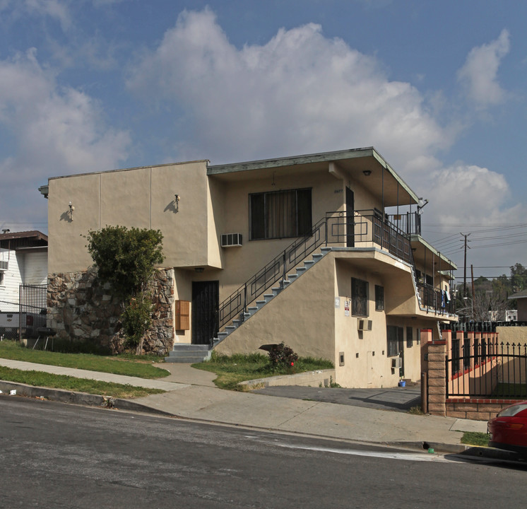 2677 Moss Ave in Los Angeles, CA - Foto de edificio