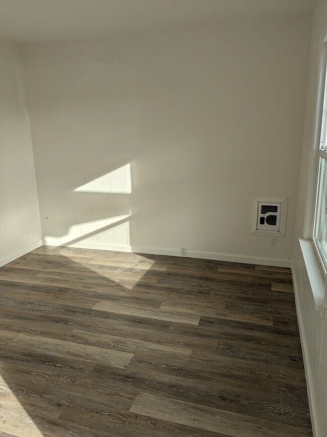 241 E Main St in Klamath Falls, OR - Foto de edificio - Building Photo