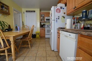 18 Beechcroft St, Unit 4 in Boston, MA - Building Photo