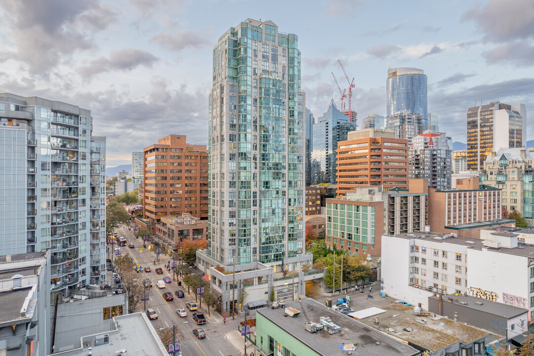 1188 Howe St in Vancouver, BC - Building Photo