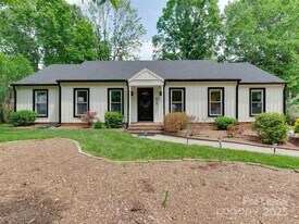 619 Fence Post Ln in Matthews, NC - Building Photo