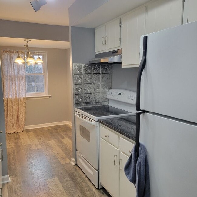 1821 Valley Dr in West Chester, PA - Building Photo - Building Photo