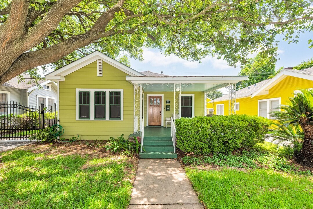 1026 W Temple St in Houston, TX - Foto de edificio