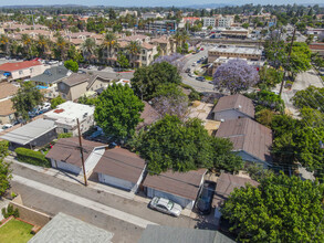 260 E Walnut Way in Fullerton, CA - Building Photo - Building Photo