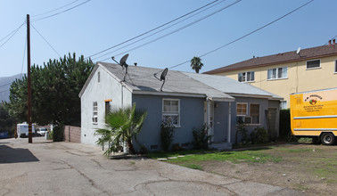 2528-2532 Montrose Ave in Montrose, CA - Building Photo - Building Photo