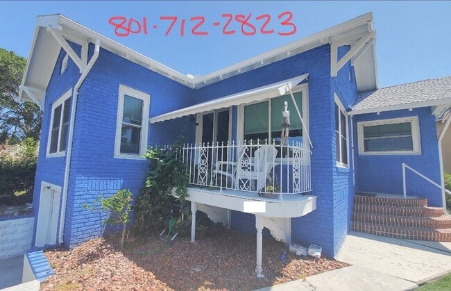 property at 412 N Peninsula Dr