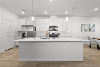 535 Avisa Dr in Kemah, TX - Building Photo - Building Photo