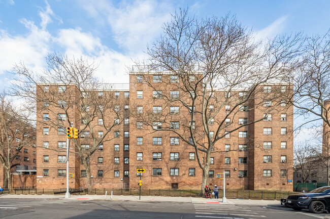 60 Kingsland Ave in Brooklyn, NY - Foto de edificio - Building Photo