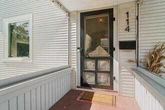 114 Harrison St in Barrington, IL - Building Photo - Building Photo