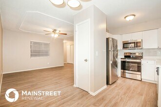 107 Inwood Cir in Brandon, FL - Building Photo - Building Photo