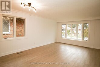 61 Lewiston Rd in Toronto, ON - Building Photo - Building Photo