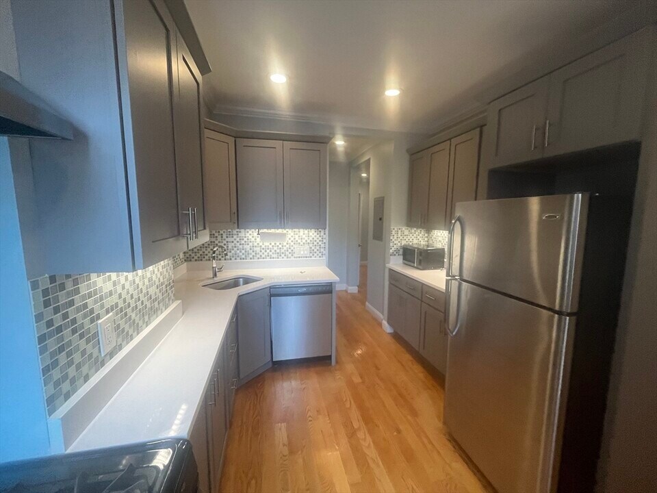 841 Dorchester Ave in Boston, MA - Building Photo