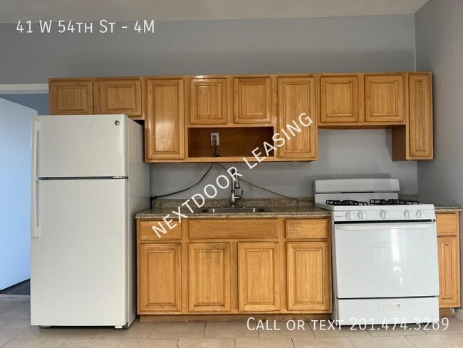 property at 41 W 54th St