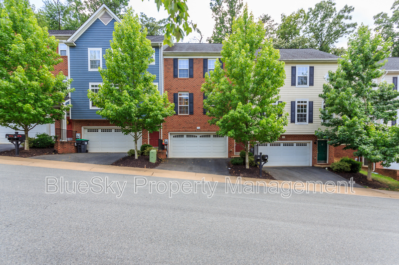 154 Brookwood Dr in Charlottesville, VA - Building Photo