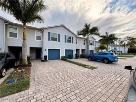 15314 Wildflower Cir in Naples, FL - Building Photo