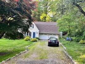 141 Sun Dance Rd in Stamford, CT - Building Photo
