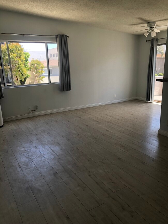 11815 Goshen Ave, Unit 4 in Los Angeles, CA - Building Photo - Building Photo