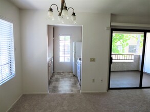 10684 Dabney Dr in San Diego, CA - Building Photo - Building Photo