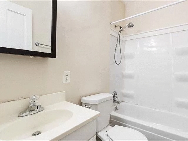 1018 Haskell Ave, Unit #3 in Rockford, IL - Building Photo - Building Photo