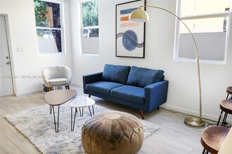 1221 NW 45th St in Miami, FL - Building Photo - Building Photo