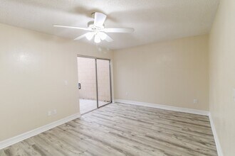 6242 Sandcrest Cir in Orlando, FL - Foto de edificio - Building Photo