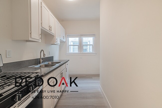 404 N Coronado St in Los Angeles, CA - Building Photo - Building Photo