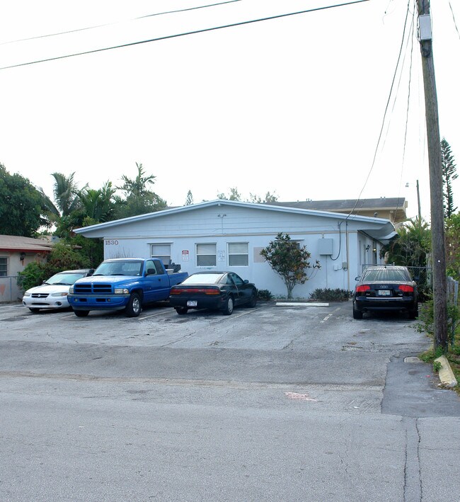 1530 SW 44th Ter in Fort Lauderdale, FL - Foto de edificio - Building Photo
