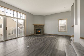 5030 Fountain Lane N in Plymouth, MN - Foto de edificio - Building Photo