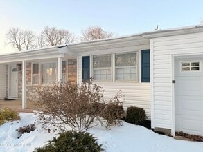 340 Suburban Dr in Toms River, NJ - Building Photo - Building Photo