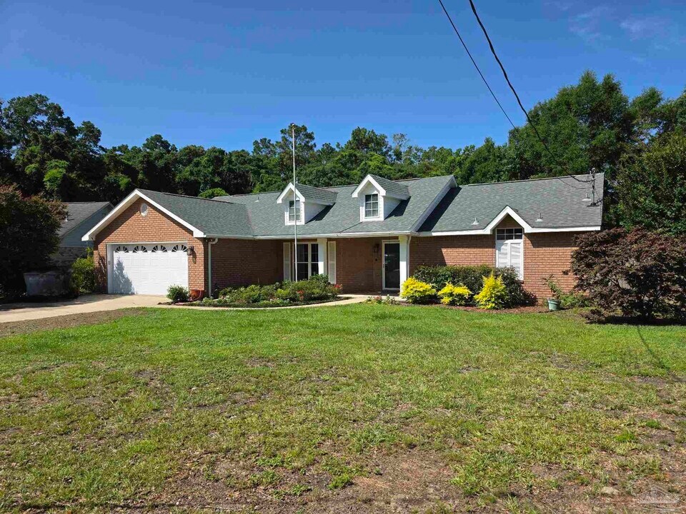 3429 Jubilee Dr in Pace, FL - Foto de edificio