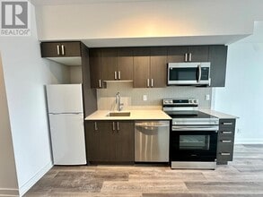 1010 Sandy Beach Rd in Pickering, ON - Building Photo - Building Photo