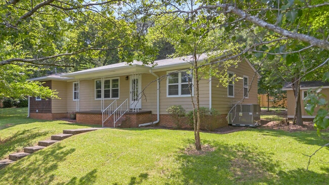 3005 Pine Dr NE