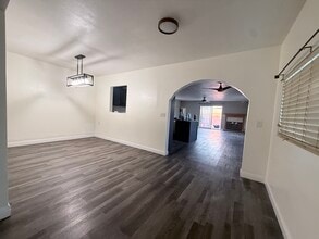 9625 Adoree St in Downey, CA - Foto de edificio - Building Photo