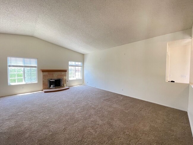 233 S Rose St in Lompoc, CA - Building Photo - Building Photo