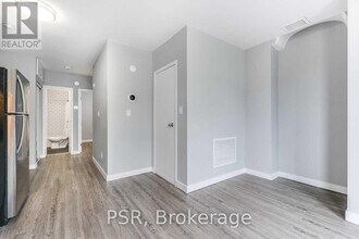 205-205 Gerrard St E in Toronto, ON - Building Photo - Building Photo