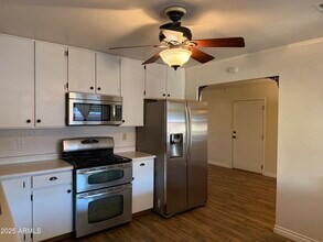 8134 E Mitchell Dr in Scottsdale, AZ - Building Photo - Building Photo
