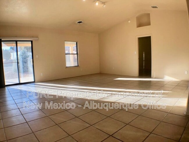 property at 4905 Kingsway Dr