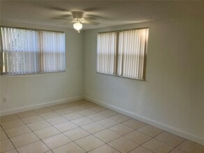 8235 Lake Dr, Unit 306 in Doral, FL - Building Photo - Building Photo