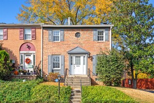 13100 Rock Ridge Ln in Woodbridge, VA - Building Photo